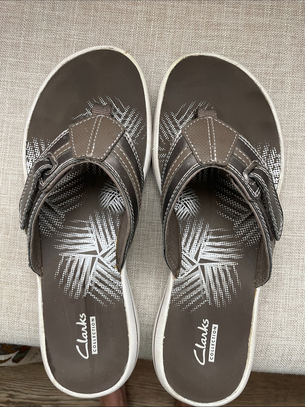 Clarks Cloudsteppers flip flops